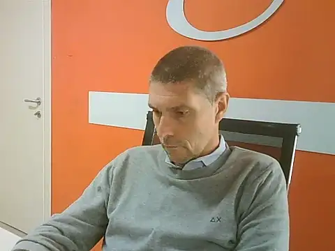 Snapshot of max79ve31 chatting on September 30, 2025, 11:05 am max79ve31 online show from September 30, 2025, 11:05 am