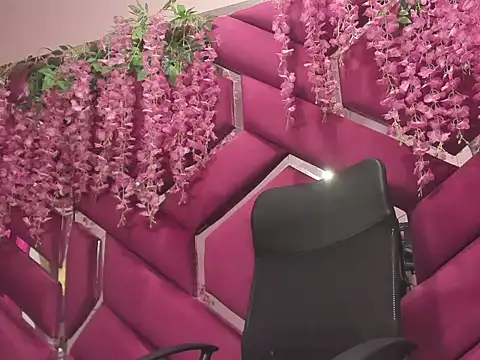 Snapshot of Lea_Sweetly chatting on September 13, 2025, 1:22 pm Lea Sweetly online show from September 13, 2025, 1:22 pm