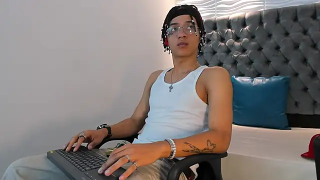 Snapshot of MARSHALL_SPENCER chatting on December 1, 2025, 1:12 pm MARSHALL SPENCER online show from December 1, 2025, 1:12 pm