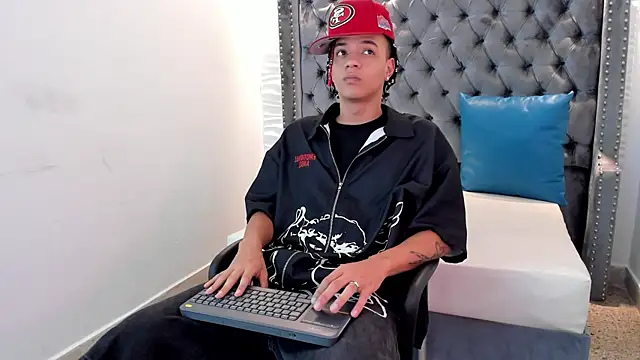 Snapshot of MARSHALL_SPENCER chatting on November 18, 2025, 1:14 pm MARSHALL SPENCER online show from November 18, 2025, 1:14 pm