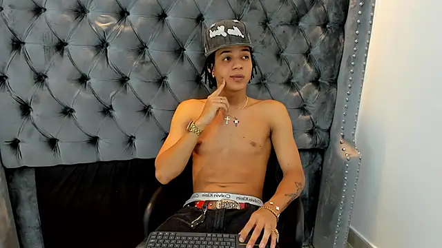 Snapshot of MARSHALL_SPENCER chatting on October 17, 2025, 4:05 am MARSHALL SPENCER online show from October 17, 2025, 4:05 am