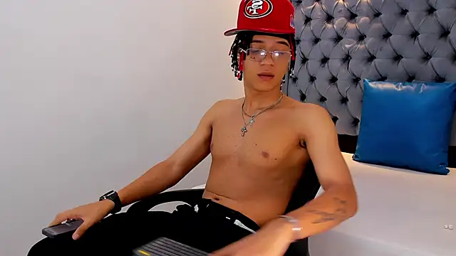 Snapshot of MARSHALL_SPENCER chatting on December 15, 2025, 1:06 pm MARSHALL SPENCER online show from December 15, 2025, 1:06 pm