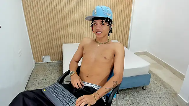 Snapshot of MARSHALL_SPENCER chatting on November 6, 2025, 1:26 pm MARSHALL SPENCER online show from November 6, 2025, 1:26 pm