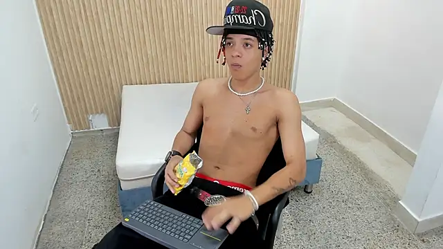 Snapshot of MARSHALL_SPENCER chatting on November 4, 2025, 1:04 pm MARSHALL SPENCER online show from November 4, 2025, 1:04 pm