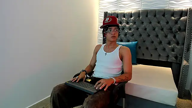 Snapshot of MARSHALL_SPENCER chatting on November 29, 2025, 3:50 am MARSHALL SPENCER online show from November 29, 2025, 3:50 am