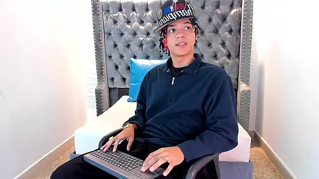 Snapshot of MARSHALL_SPENCER chatting on November 17, 2025, 1:04 pm MARSHALL SPENCER online show from November 17, 2025, 1:04 pm