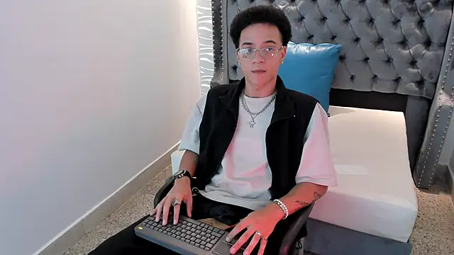 Snapshot of MARSHALL_SPENCER chatting on November 27, 2025, 1:11 pm MARSHALL SPENCER online show from November 27, 2025, 1:11 pm