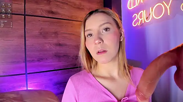 alyamonroe online show from December 17, 2025, 11:04 am