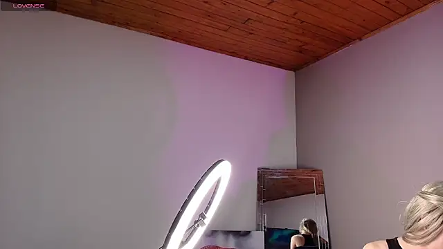 Snapshot of Electra_Gosselin chatting on October 31, 2025, 3:14 am Electra Gosselin online show from October 31, 2025, 3:14 am