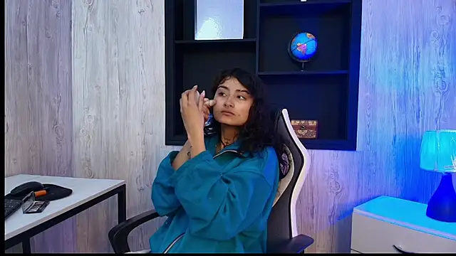 LilyRouset online show from October 9, 2025, 1:22 pm