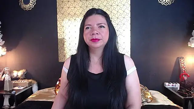 Snapshot of kinky_momm chatting on May 10, 2026, 1:36 pm kinky momm online show from May 10, 2026, 1:36 pm