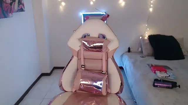 Maddy Vicius19 online show from February 19, 2026, 2:52 am