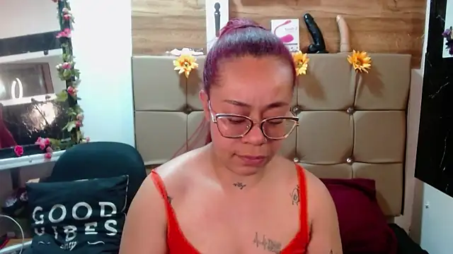 MIA  SPENCER online show from October 3, 2025, 6:09 pm