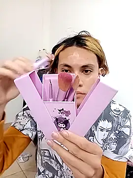 Snapshot of kittymutant99 chatting on November 20, 2025, 1:12 pm kittymutant99 online show from November 20, 2025, 1:12 pm