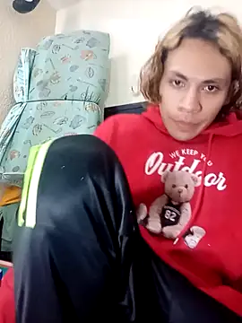 Snapshot of kittymutant99 chatting on December 2, 2025, 5:25 pm kittymutant99 online show from December 2, 2025, 5:25 pm