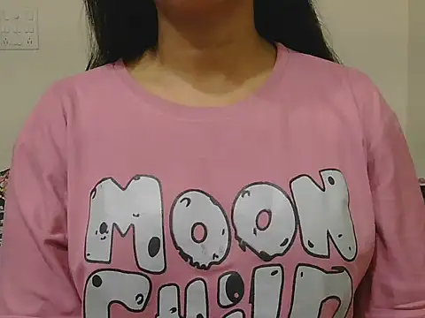 MISS SOMIYA online show from June 11, 2026, 7:33 pm