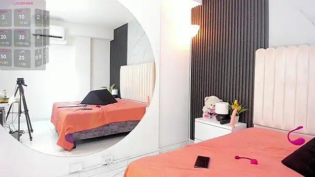 NalahCampbell online show from November 5, 2025, 7:39 pm