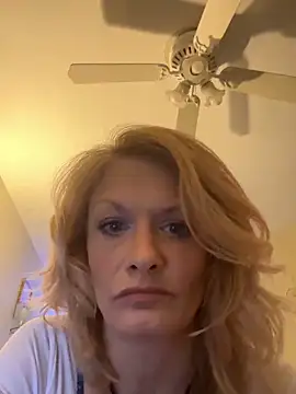 Daphneflor online show from April 27, 2026, 4:10 am