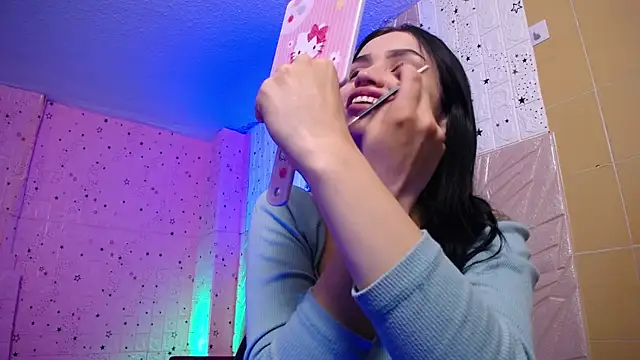 Snapshot of emmydurant chatting on December 18, 2025, 8:01 pm emmydurant online show from December 18, 2025, 8:01 pm