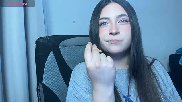 valentinauwu online show from November 29, 2025, 12:33 am