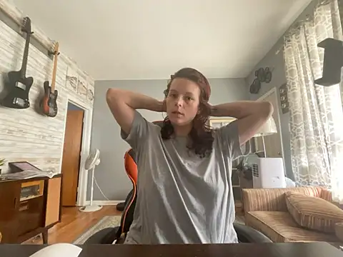 Snapshot of carynn chatting on September 19, 2025, 2:21 pm carynn online show from September 19, 2025, 2:21 pm