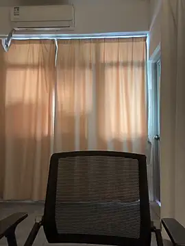 Snapshot of wly2028 chatting on November 29, 2025, 5:40 am wly2028 online show from November 29, 2025, 5:40 am