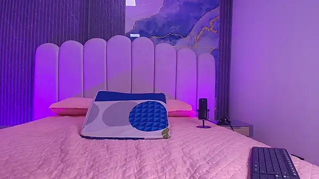 abbyrouss  online show from April 18, 2026, 3:09 am