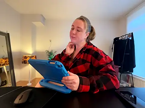 Snapshot of MazySunny chatting on December 2, 2025, 8:27 am MazySunny online show from December 2, 2025, 8:27 am