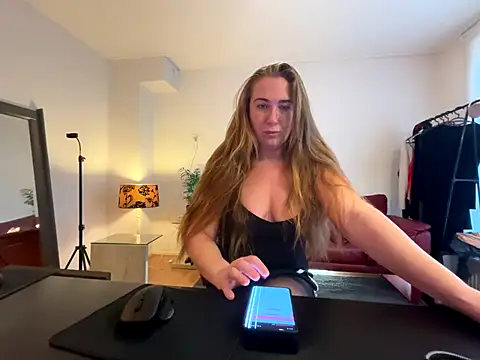 Snapshot of MazySunny chatting on November 26, 2025, 8:14 am MazySunny online show from November 26, 2025, 8:14 am