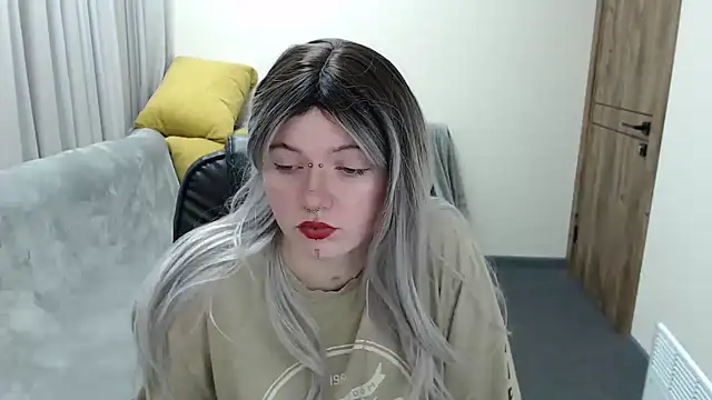 Nika Snow online show from October 19, 2025, 8:06 am
