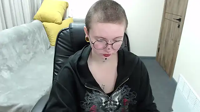Nika Snow online show from October 14, 2025, 8:04 am