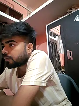 soniriyaa010101 online show from April 15, 2026, 11:49 am