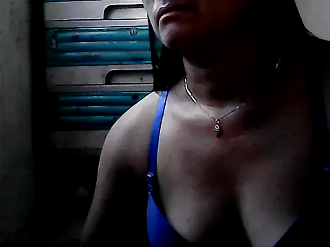 yoursPinayMama1682 online show from October 24, 2025, 6:12 am