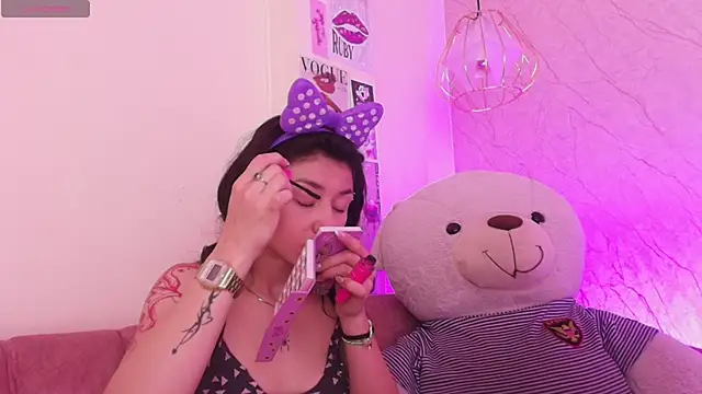 april bennett online show from November 5, 2025, 12:19 pm