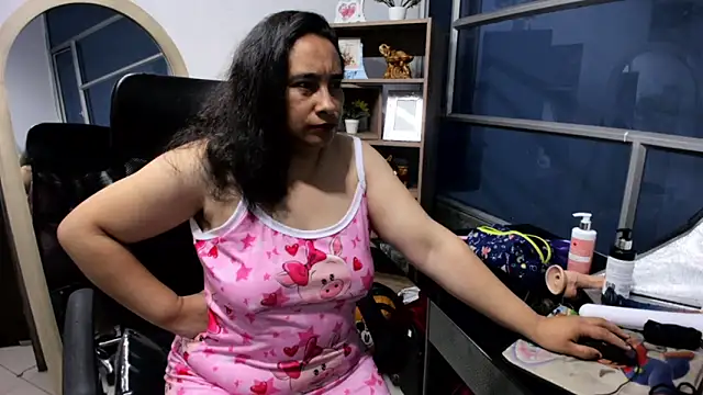 LeilaSmith  online show from April 20, 2026, 11:02 am