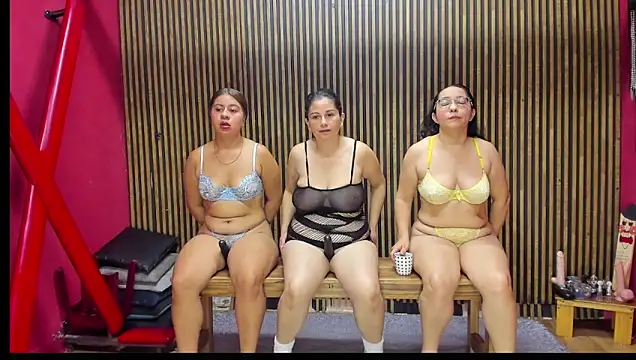 Snapshot of VantablackBDSMShow_ chatting on December 15, 2025, 12:33 pm VantablackBDSMShow online show from December 15, 2025, 12:33 pm