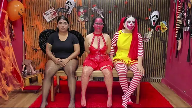 Snapshot of VantablackBDSMShow_ chatting on October 31, 2025, 1:41 pm VantablackBDSMShow online show from October 31, 2025, 1:41 pm