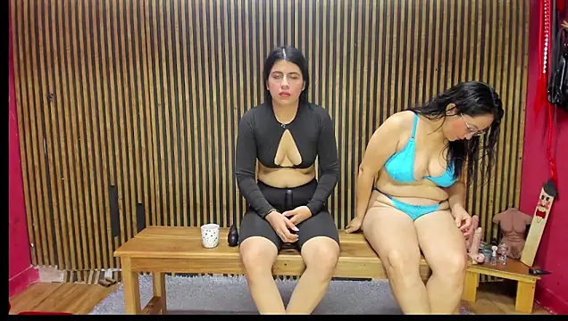 Snapshot of VantablackBDSMShow_ chatting on December 5, 2025, 12:26 pm VantablackBDSMShow online show from December 5, 2025, 12:26 pm