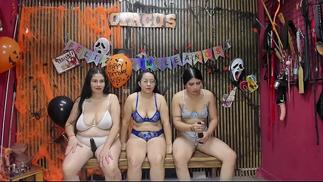 Snapshot of VantablackBDSMShow_ chatting on October 27, 2025, 12:28 pm VantablackBDSMShow online show from October 27, 2025, 12:28 pm