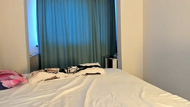 yanyaan online show from November 7, 2025, 3:11 am