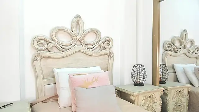 Snapshot of michell_blakke chatting on December 5, 2025, 11:42 am michell blakke online show from December 5, 2025, 11:42 am