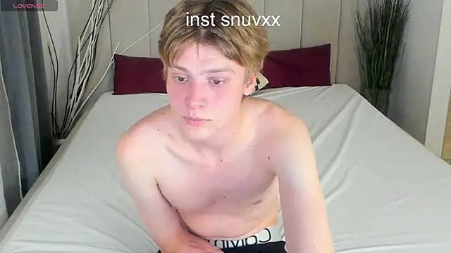 Snapshot of LouieEvans chatting on October 27, 2025, 7:48 pm LouieEvans online show from October 27, 2025, 7:48 pm