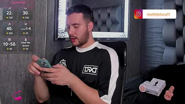 Snapshot of matti_de_lucaa chatting on November 18, 2025, 5:49 pm matti de lucaa online show from November 18, 2025, 5:49 pm