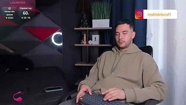 Snapshot of matti_de_lucaa chatting on November 5, 2025, 5:49 pm matti de lucaa online show from November 5, 2025, 5:49 pm