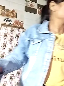 Hot-Pooja25 online show from February 9, 2026, 3:43 pm