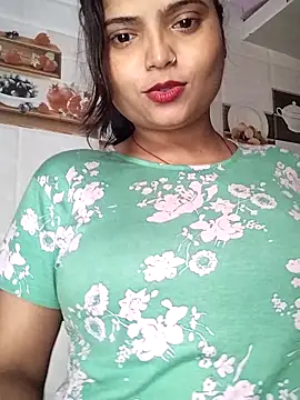 Hot-Pooja25 online show from April 28, 2026, 2:38 am