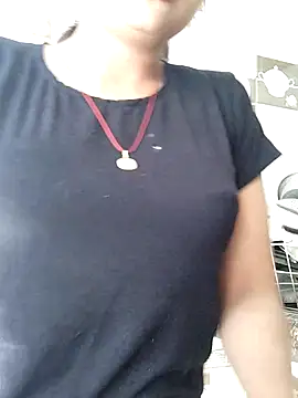 Hot-Pooja25 online show from April 29, 2026, 3:43 am