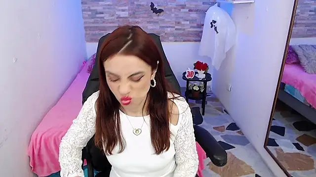 Snapshot of KendallWood_ chatting on October 27, 2025, 8:21 pm KendallWood online show from October 27, 2025, 8:21 pm