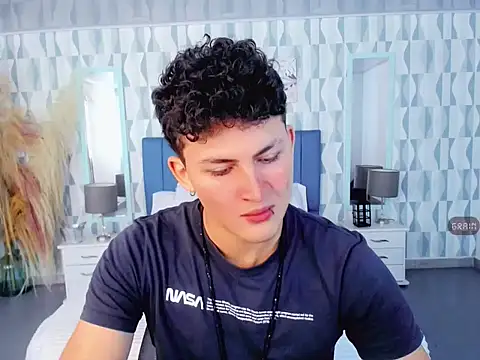 Snapshot of Axel_savage chatting on October 27, 2025, 2:45 am Axel savage online show from October 27, 2025, 2:45 am