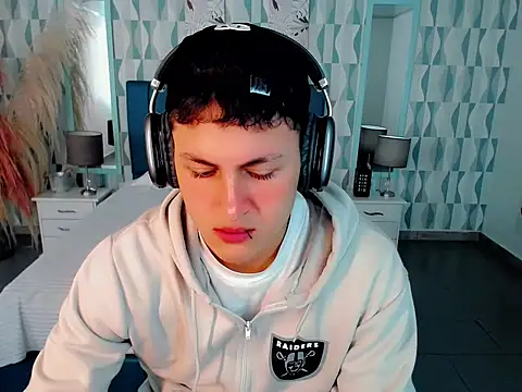 Snapshot of Axel_savage chatting on November 14, 2025, 12:09 pm Axel savage online show from November 14, 2025, 12:09 pm